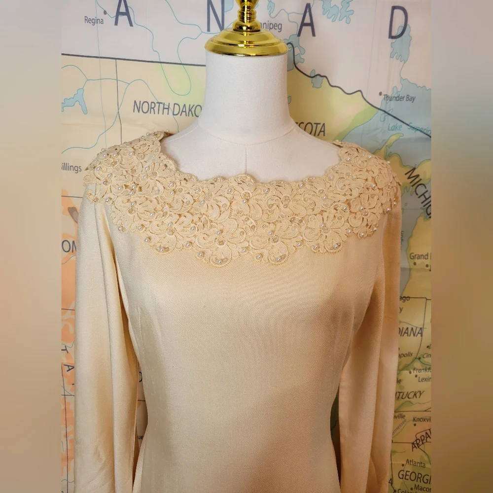 Vintage 1960s Wedding Dress Formal Gown Bride With Pearls & Lace. - Picture 2 of 16